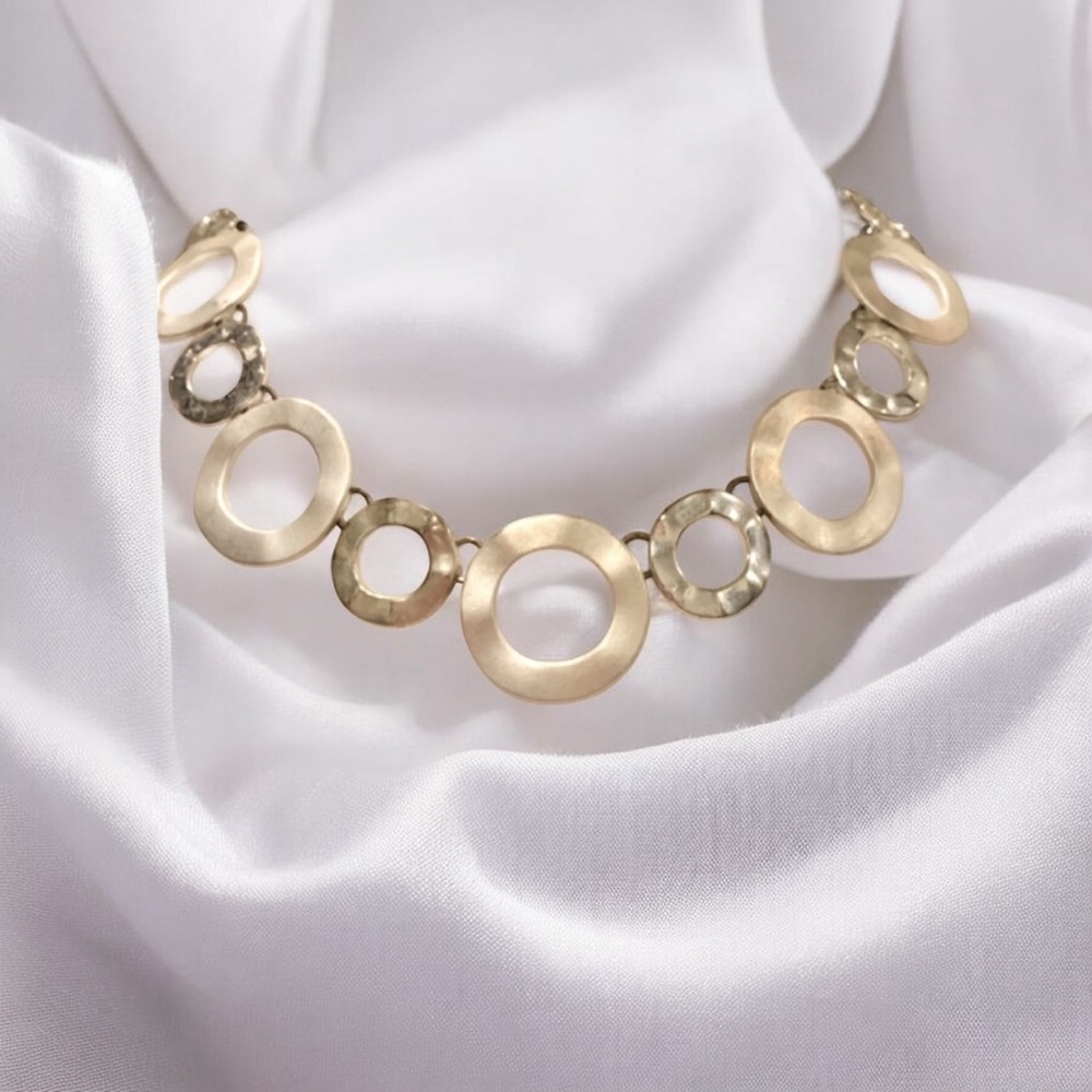 IKITA Statement Necklace Hammered Metal
